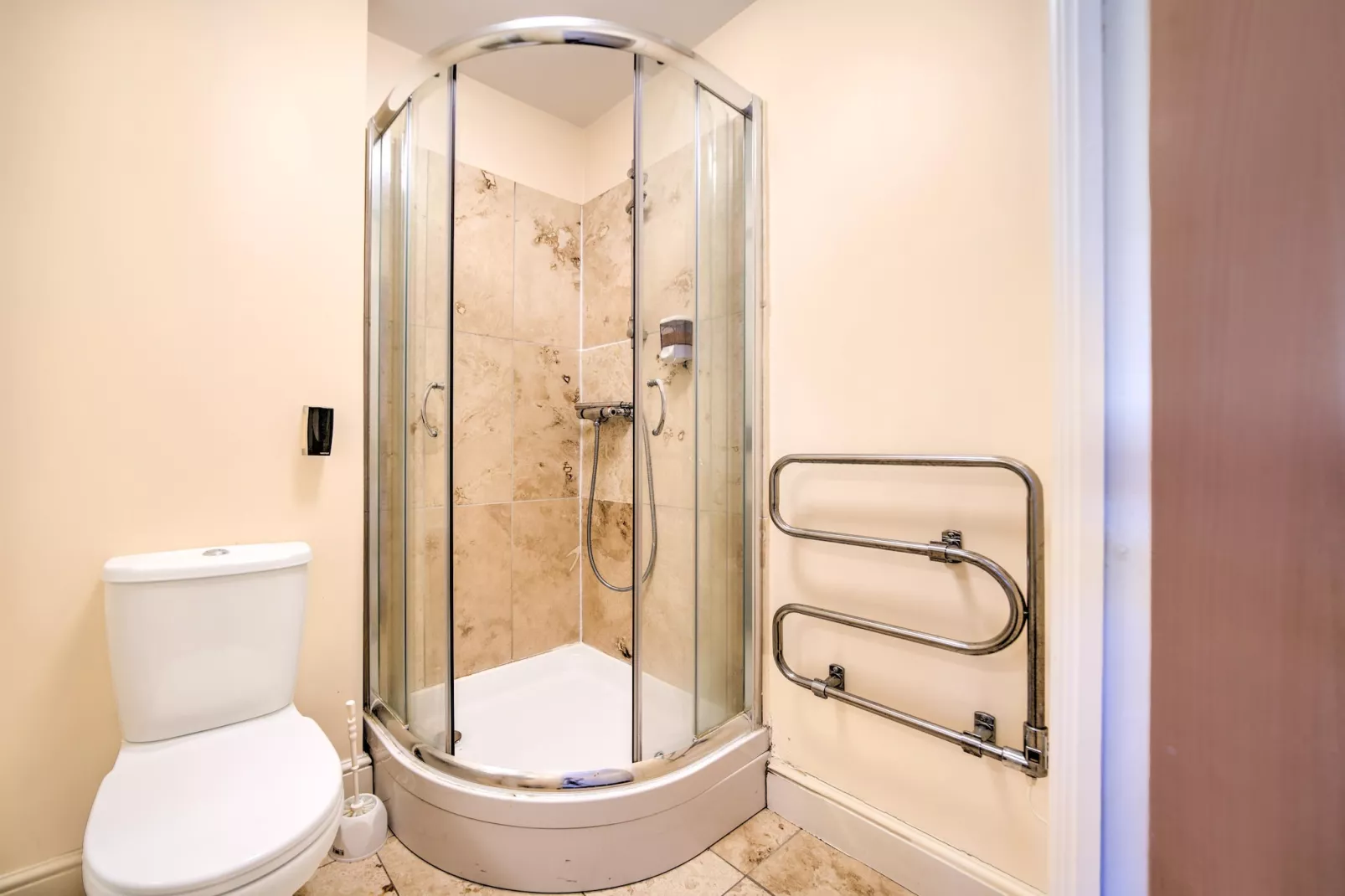 GO2 Gloucester Hotel by OYO  Twin Room-Badezimmer