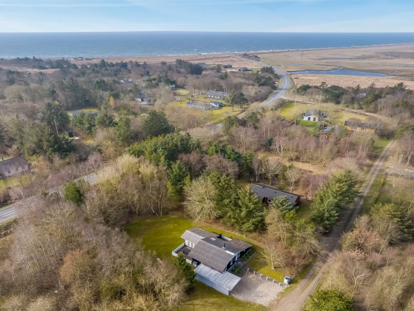 "Iris" - 200m to the fjord-Outside