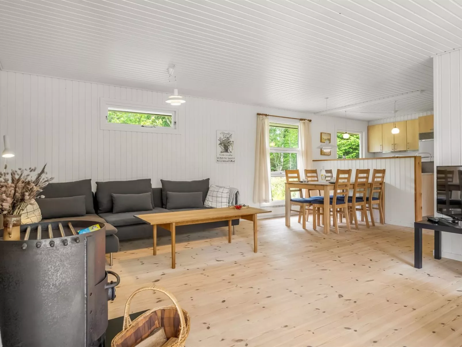 "Ivar" -  from the sea-Drinnen