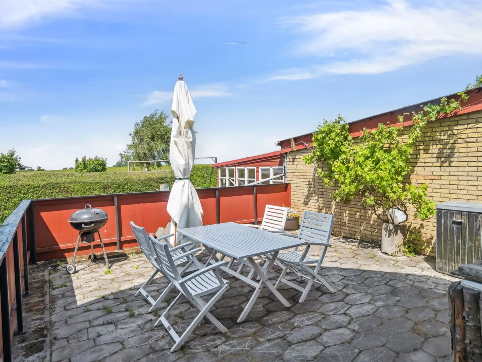 "Lacey" - 4km from the sea-Outside