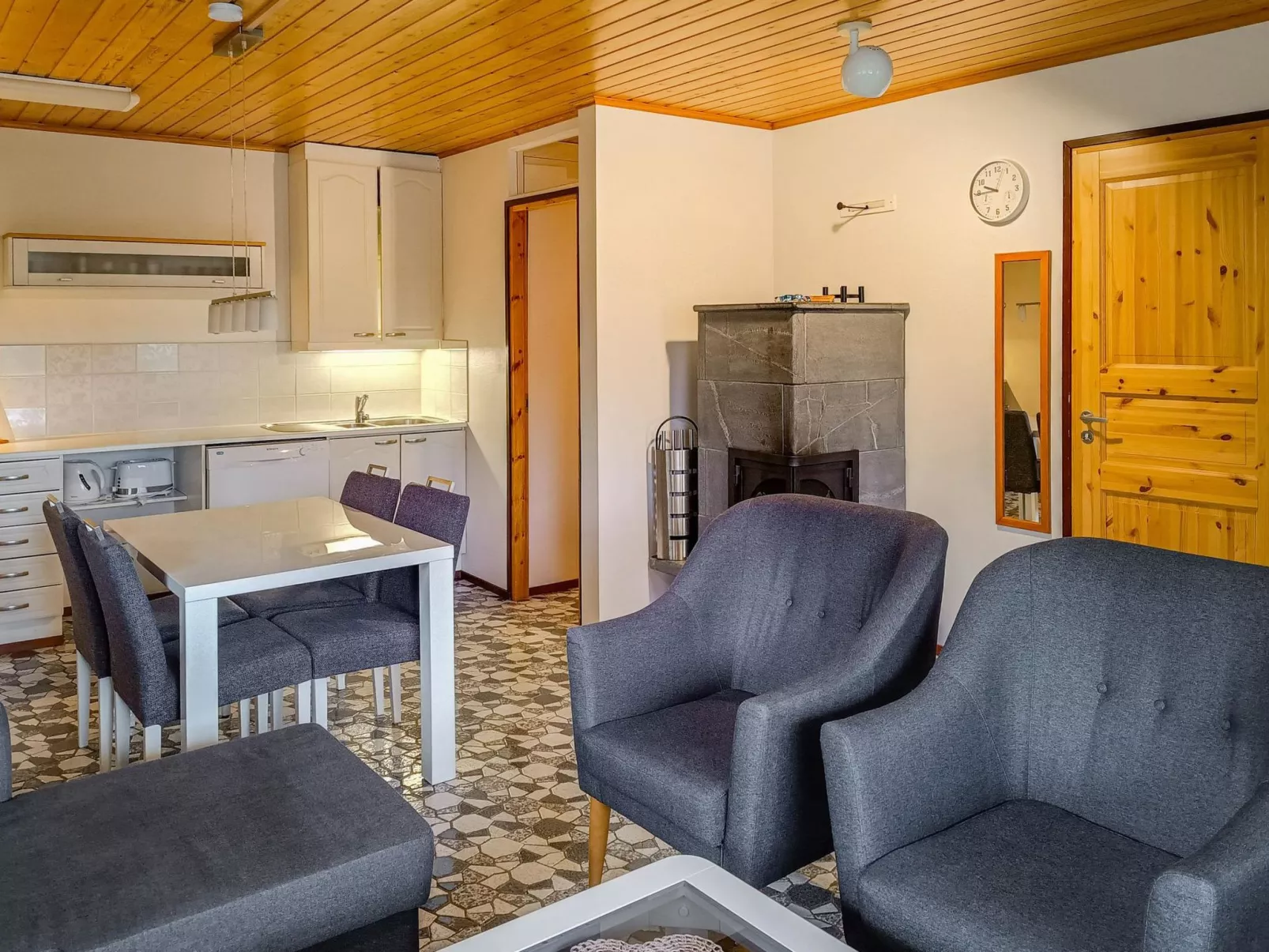 Mukalilla, paritalo sis loppusiivouksen-Dedans