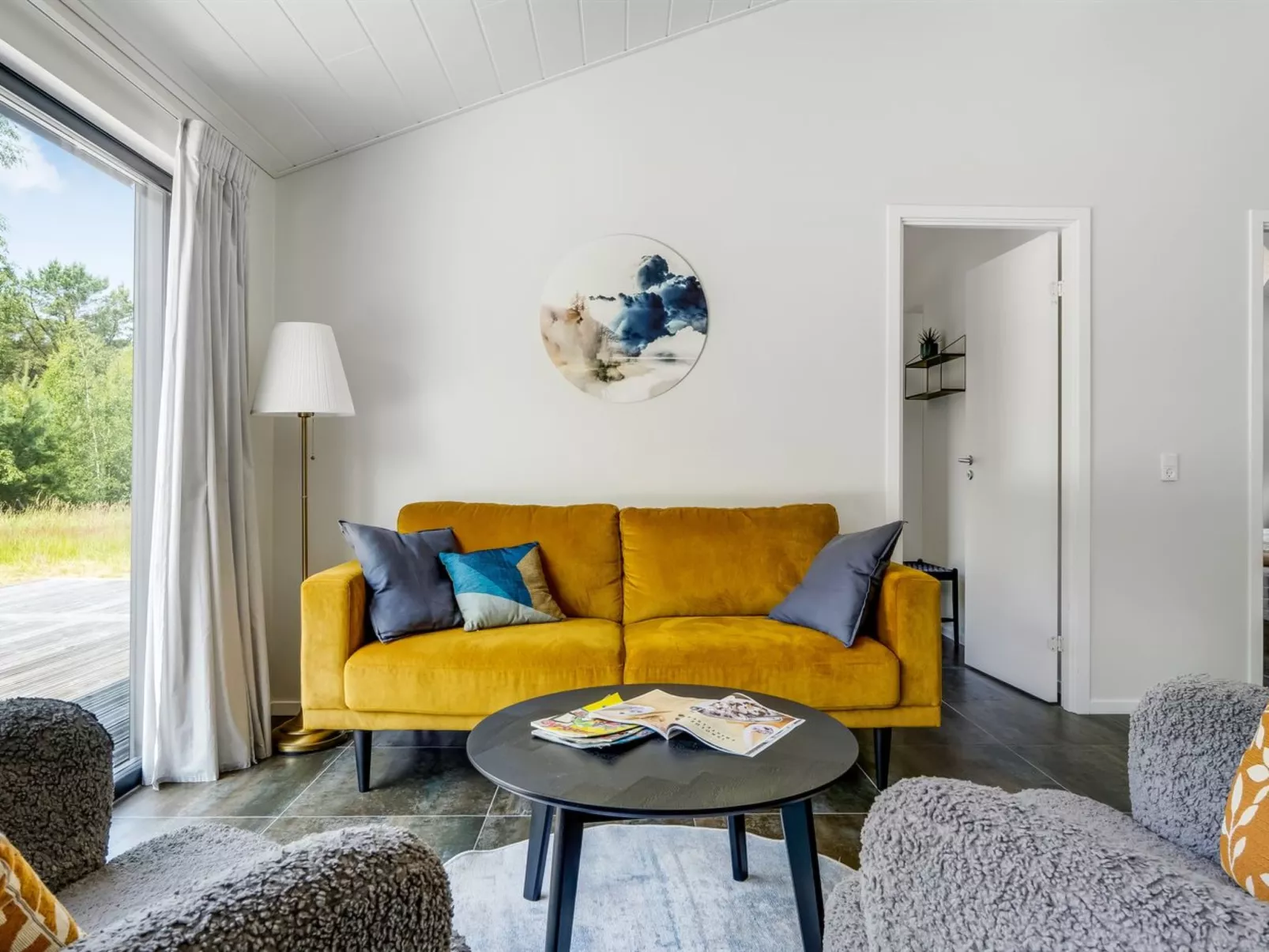 "Sighvat" - 300m from the sea-Drinnen