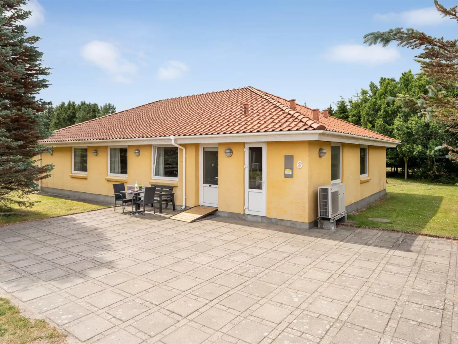 "Ebon" -  from the sea-Draußen