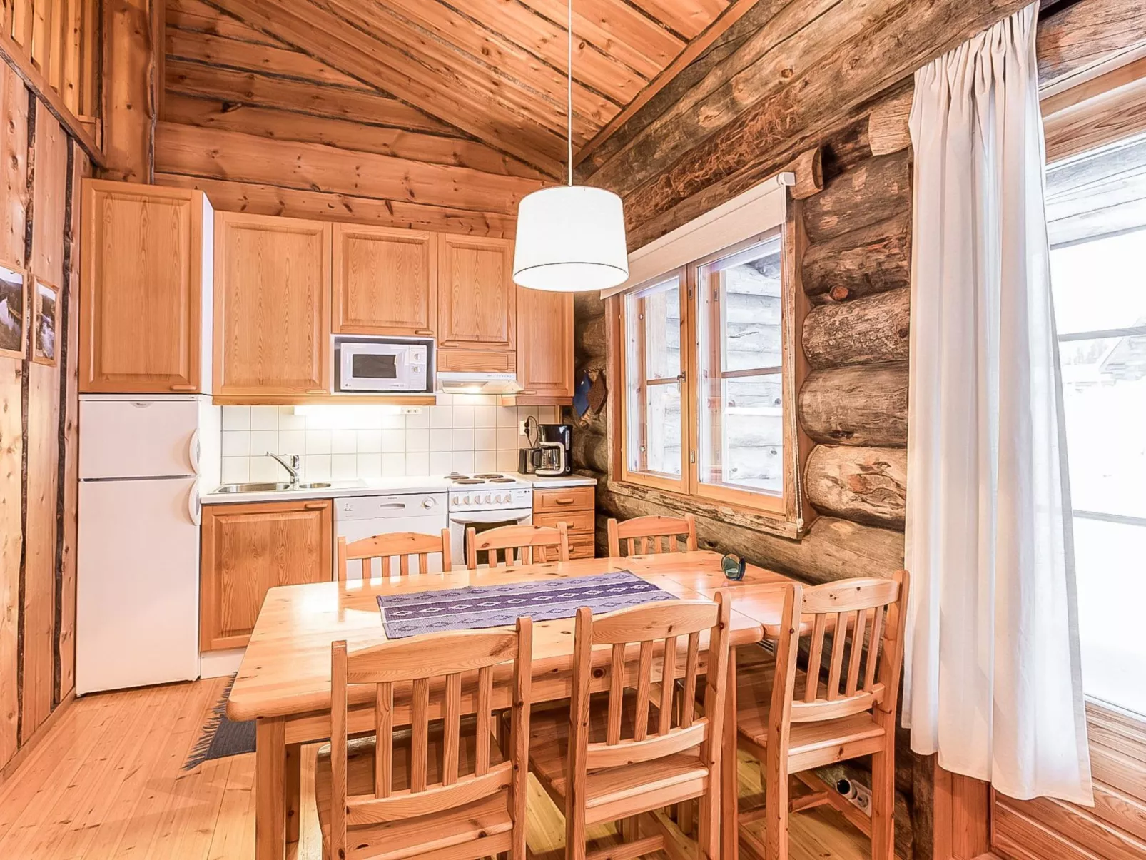 Karhunkaato as. c-Dedans