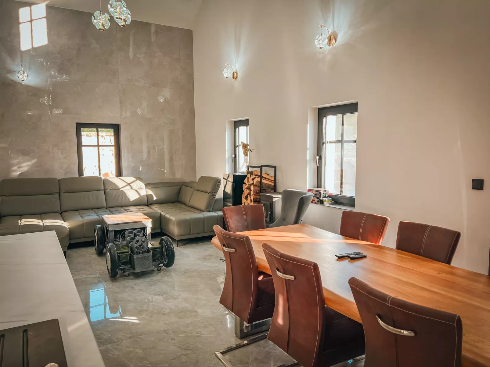 Party & Friends Villa-Drinnen