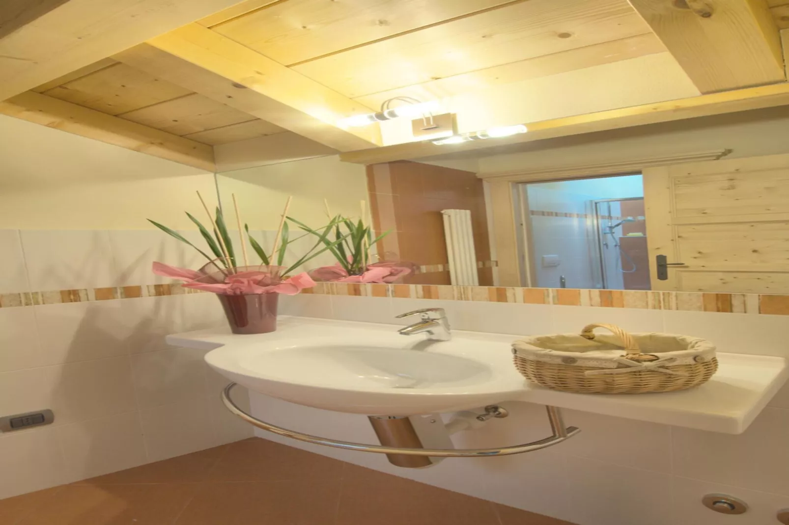 Renetta Mansarda-Bathroom