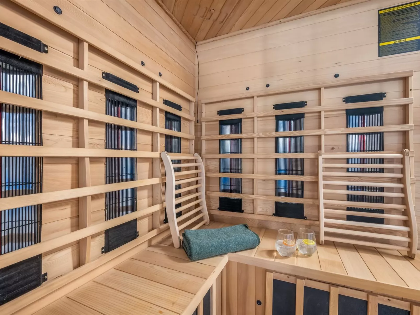 "Ødmar" - 4km to the fjord-Drinnen