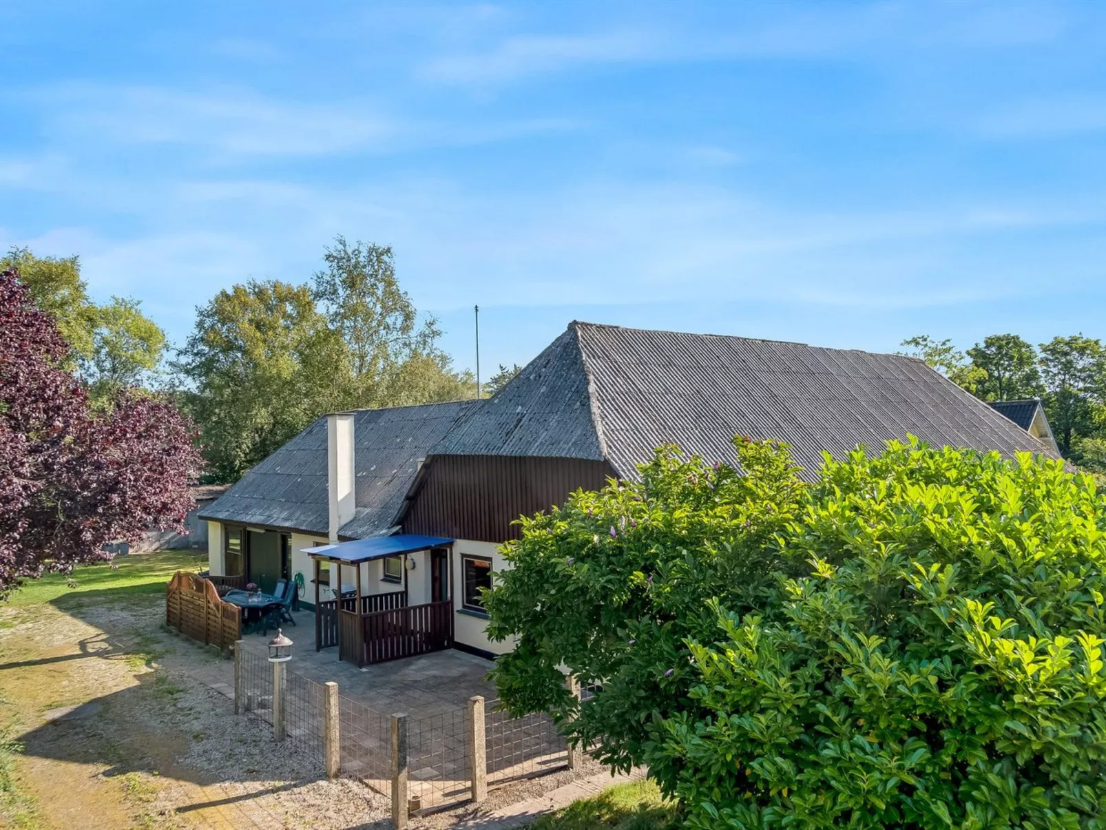 "Eiko" - 400m to the fjord-Outside