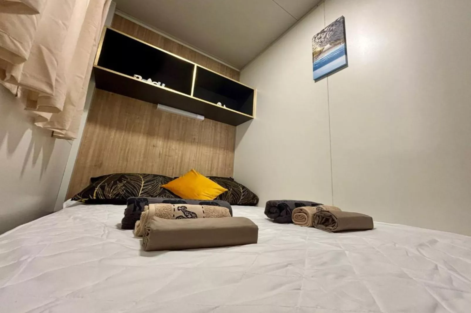 TJ Escape - Mobile Home - Mobile Home With Hot Tub And Terrace-Schlafzimmer