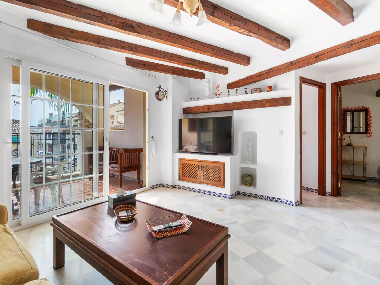 Aldea del Mar-Dedans