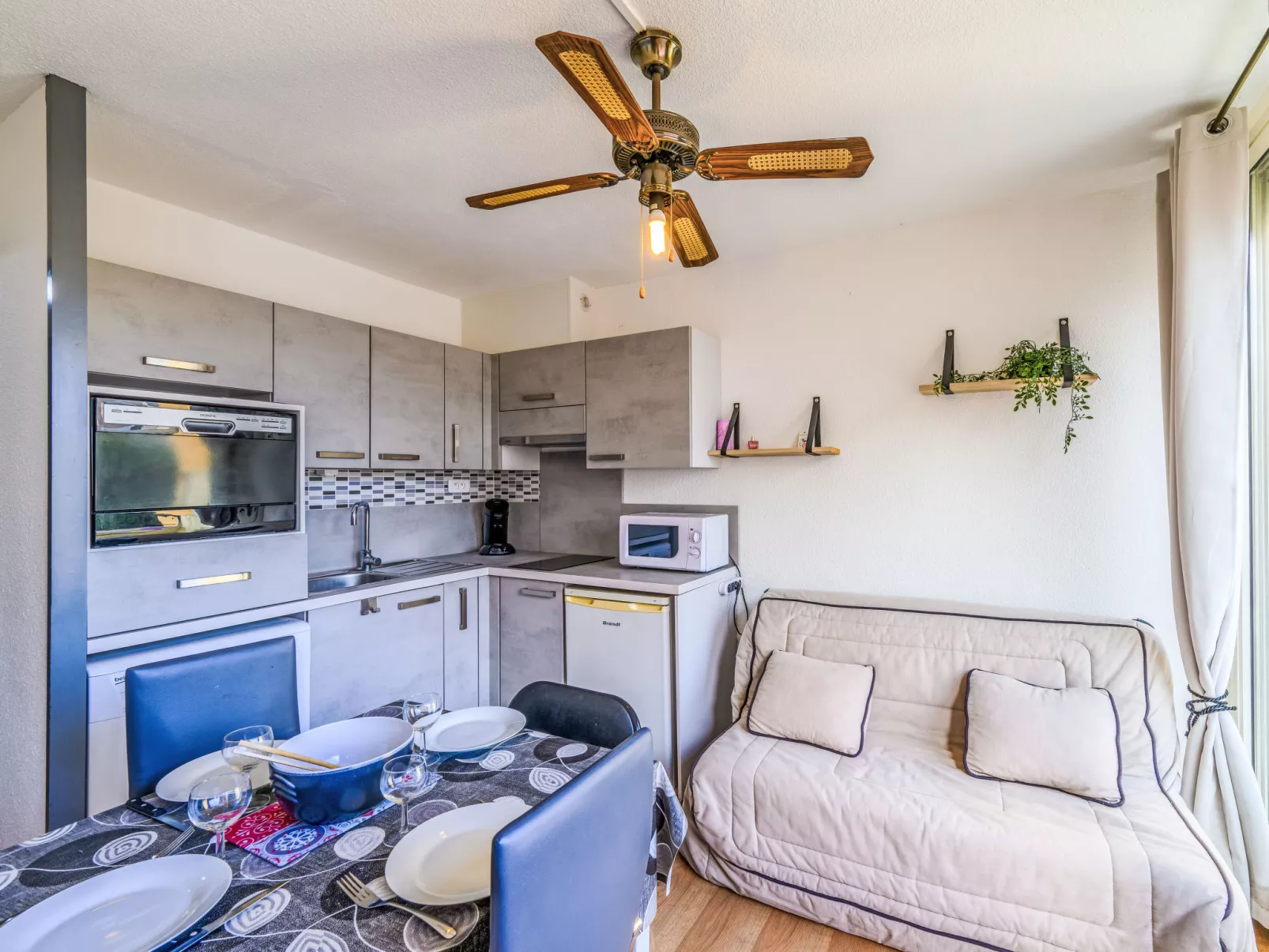 Gruissan Port-Drinnen