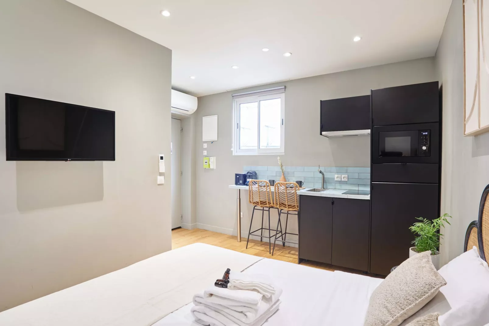 CAIRE 4 NEW-Untagged