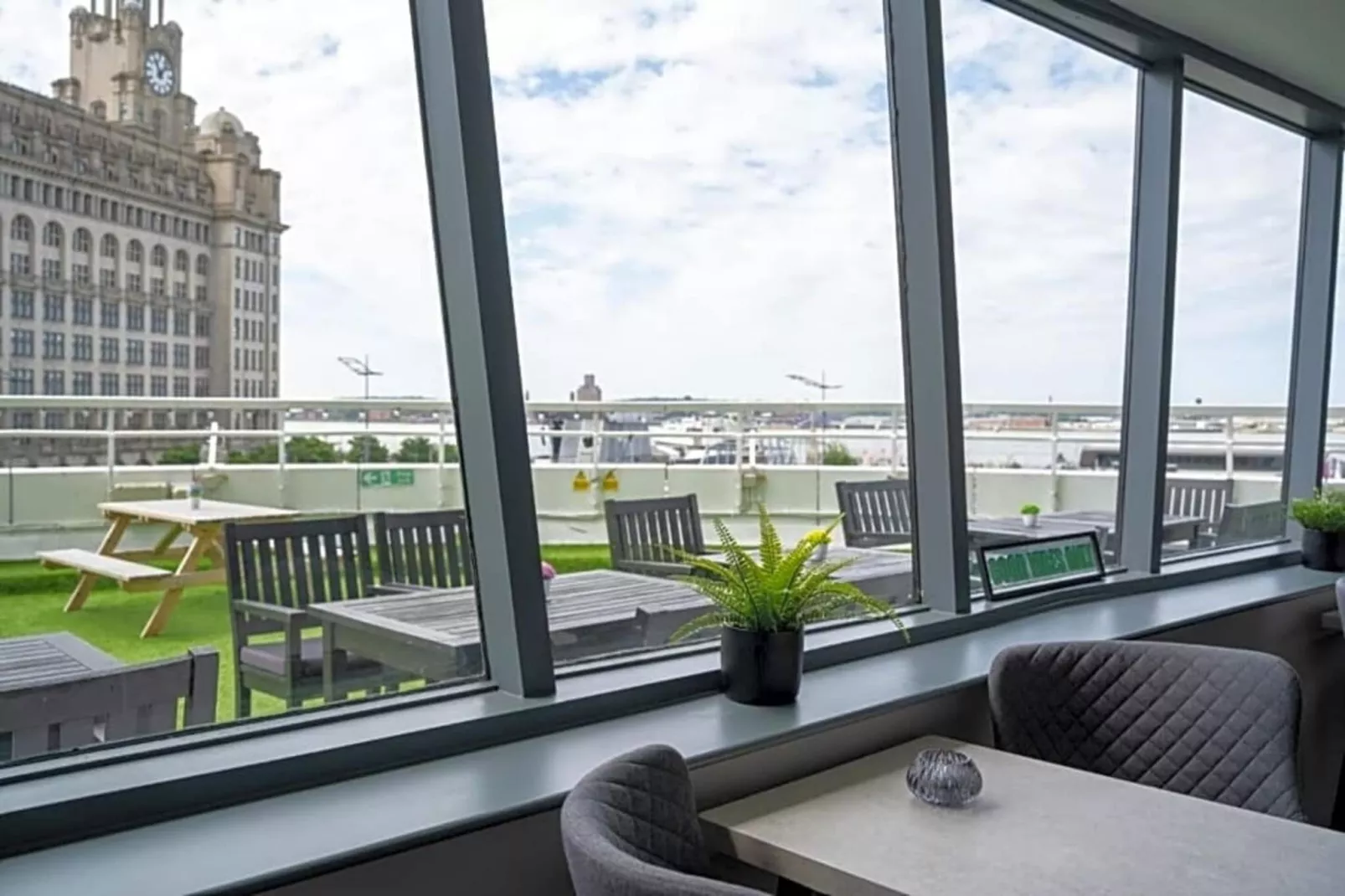 Junior Suite-Bedroom