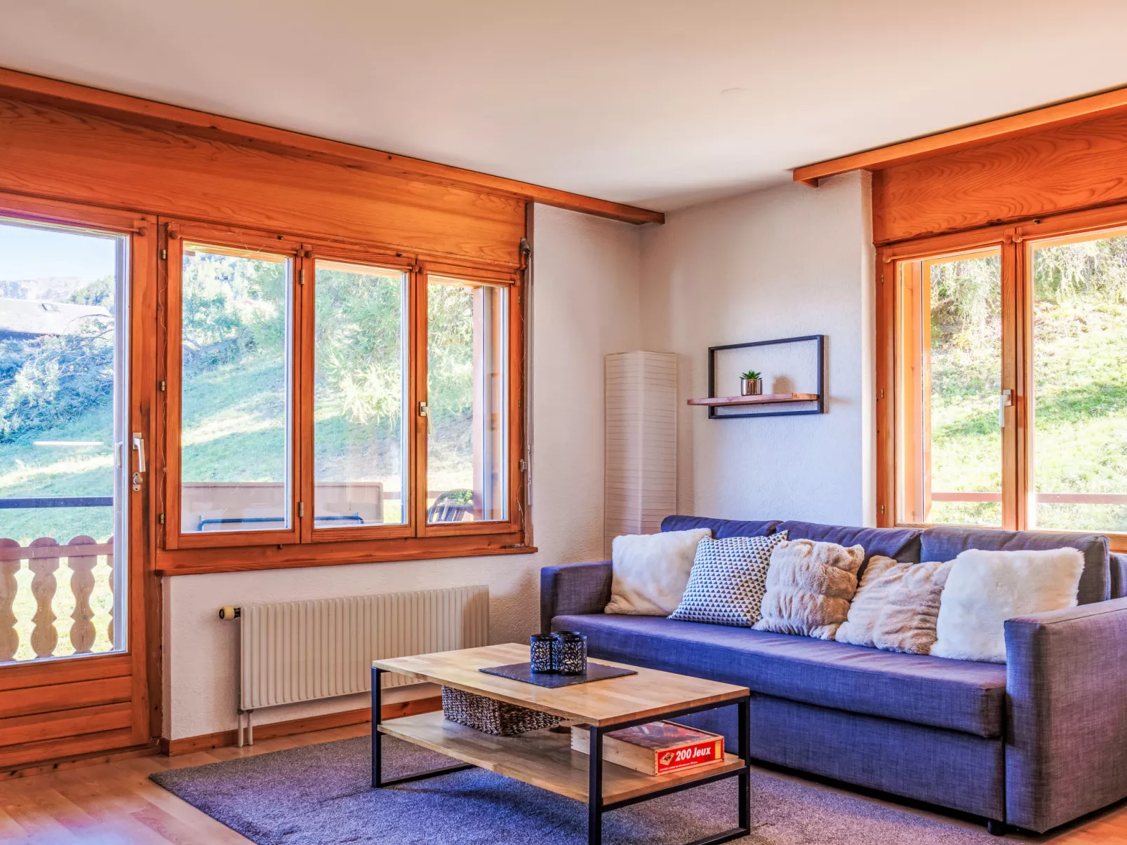 Ambassador 1/6-Dedans