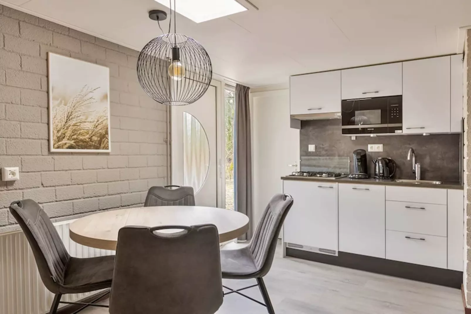 Vakantiepark de Berkenhorst 13-Dining room