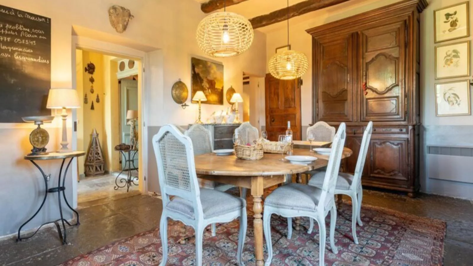 Grenadiers-Dining room