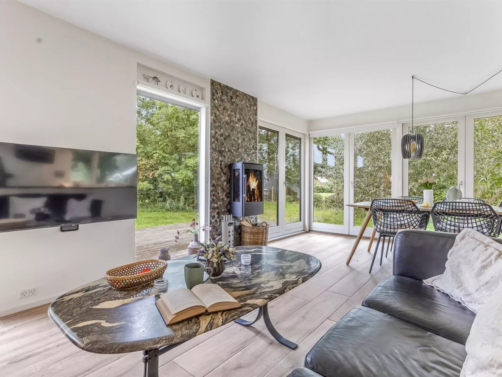 "Litle" - 30m from the sea-Drinnen