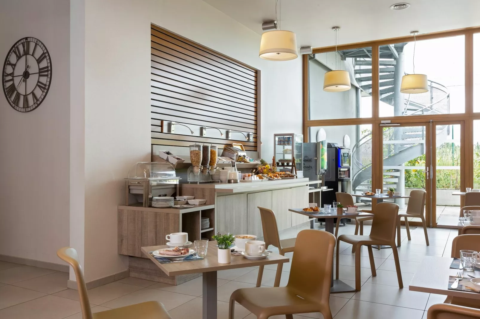 NEHÔ SUITES PORTE DE GENEVE - Studio-Ausstattung