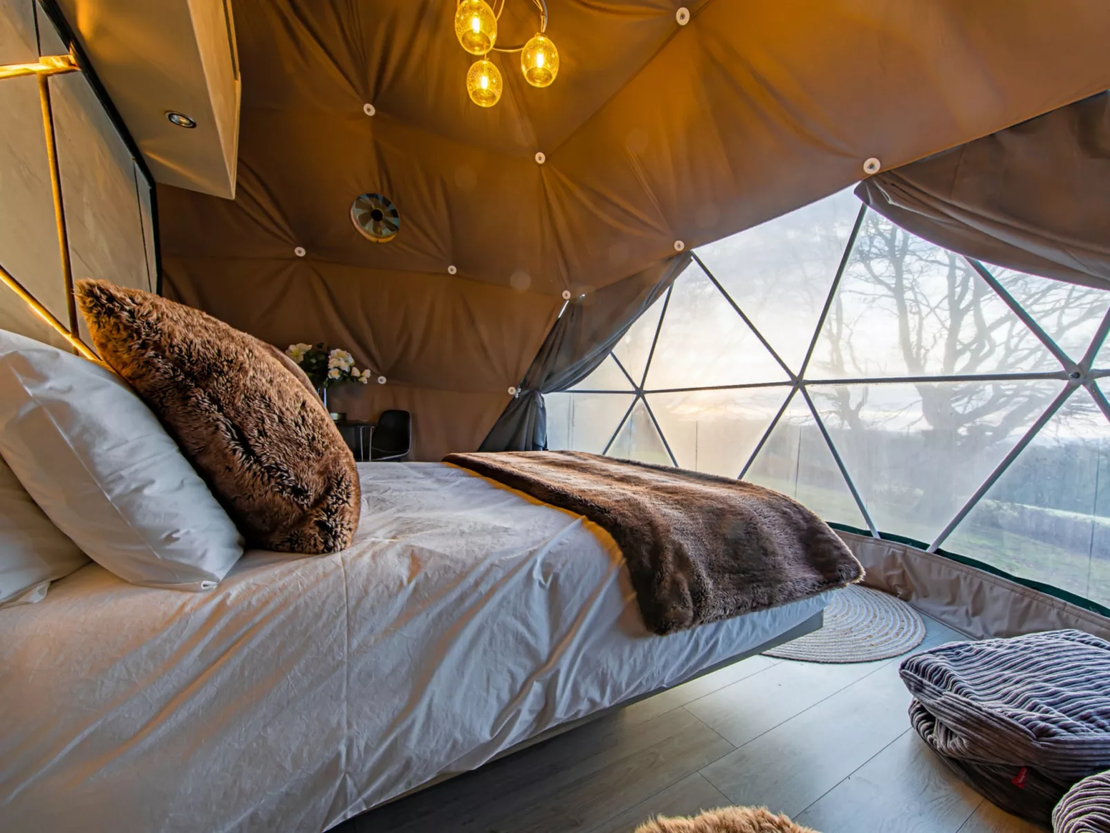 Knole Luxury Dome-Drinnen