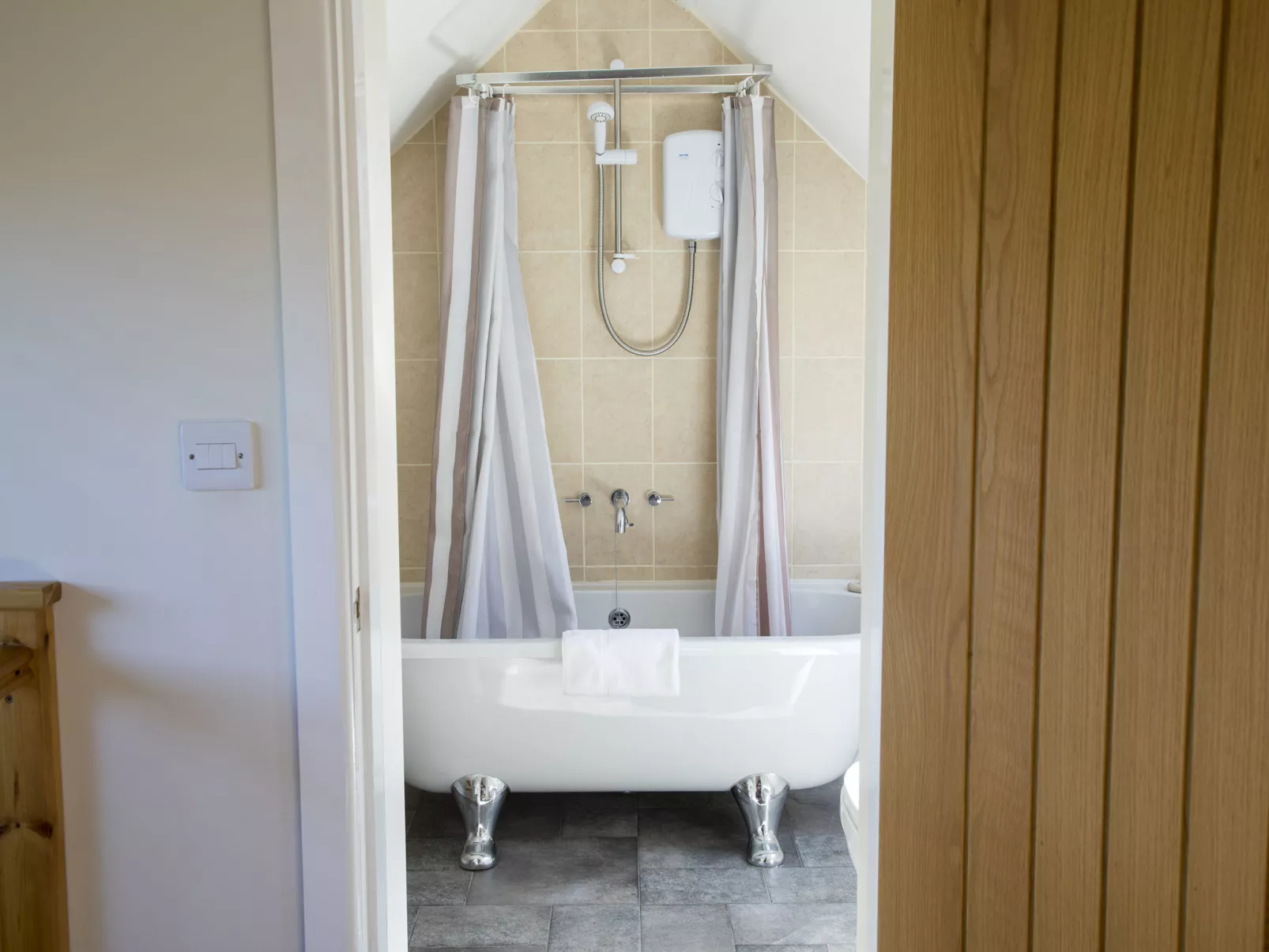 Woodpecker Cottage-Inside