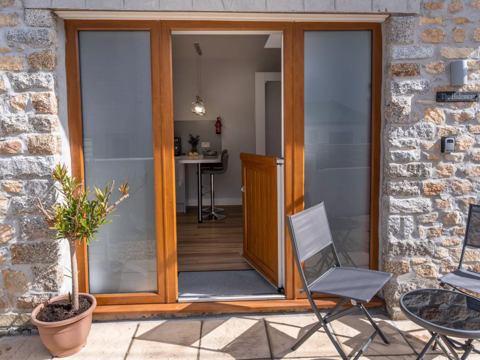 The Hideaway-Outside