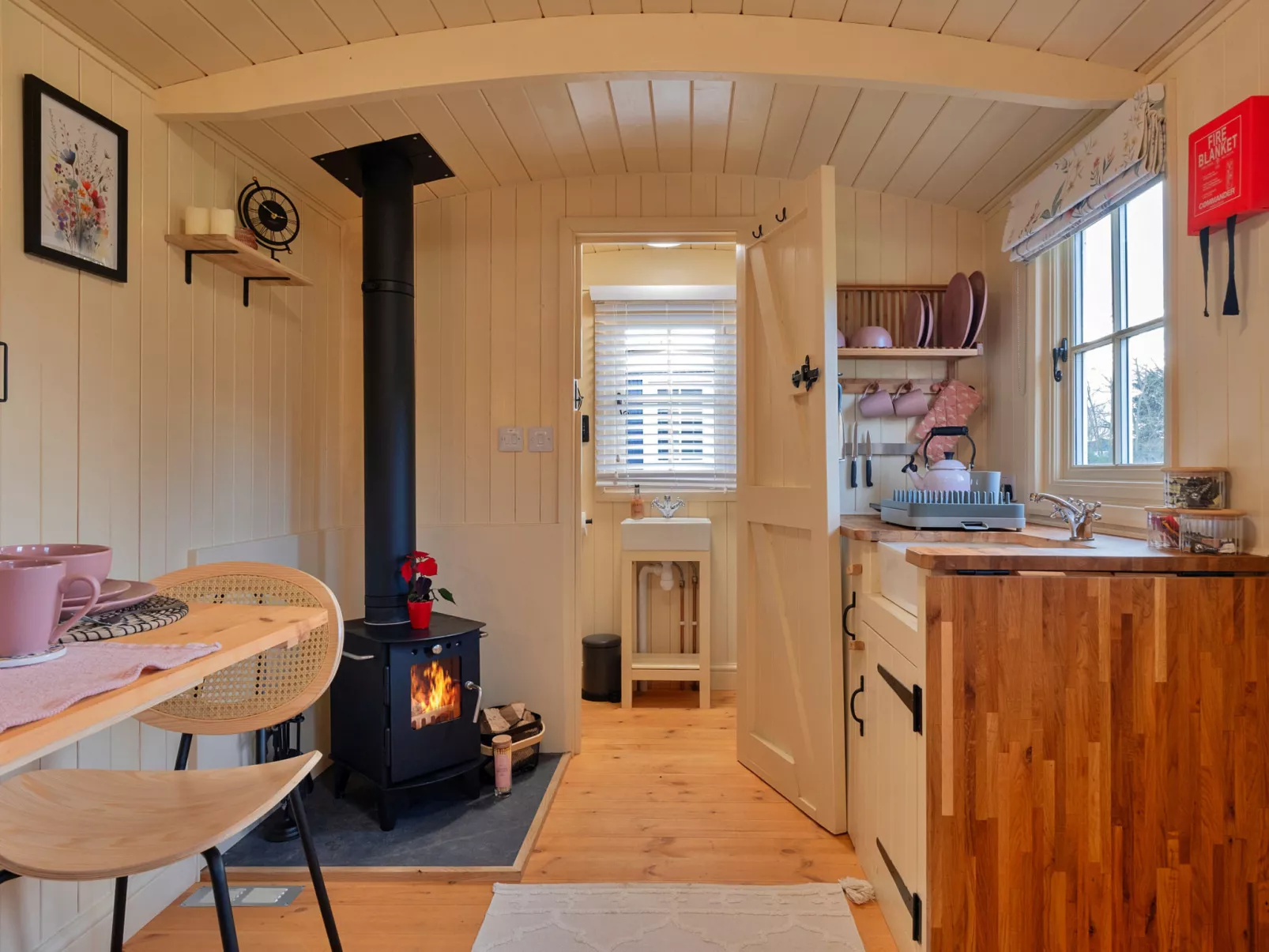 The Flower Hut-Dehors