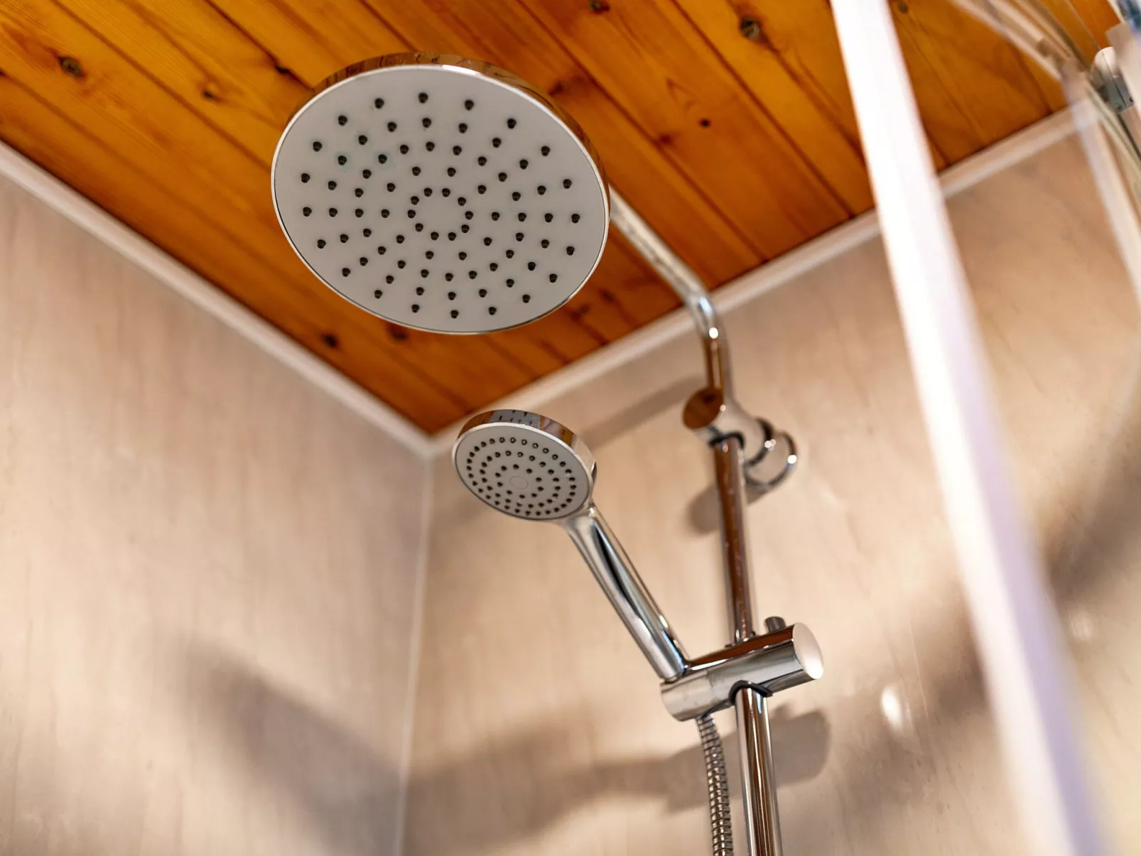 Woodstock Lodge-Dedans