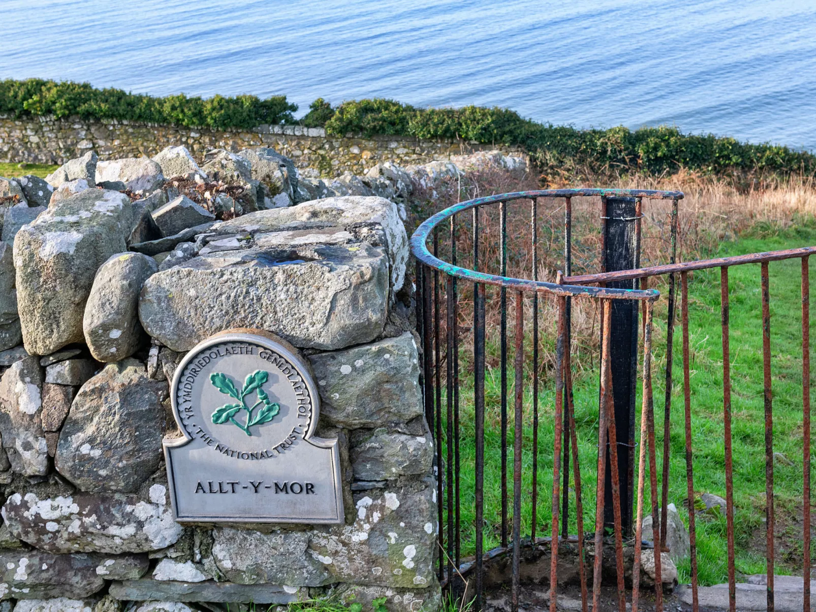 37 Bro Enddwyn-Dehors