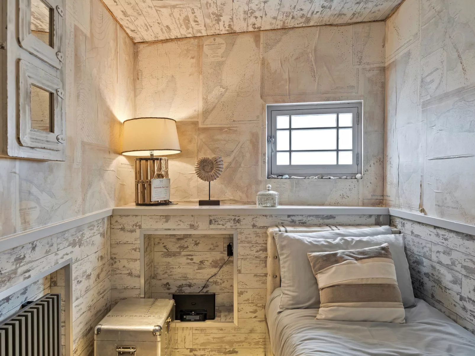 The Old Library-Drinnen