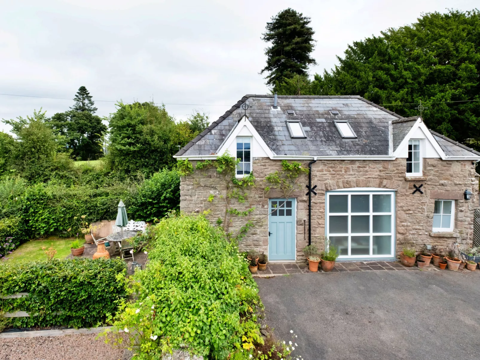 Coach House Wellbeing Retreat-Dehors