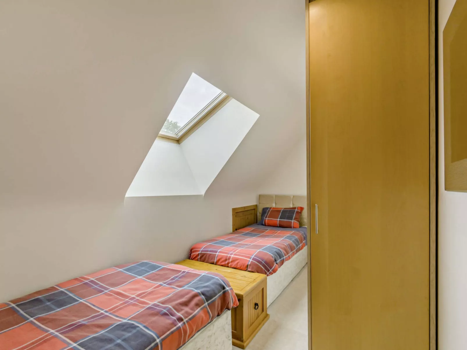 The House at No. 47-Dedans