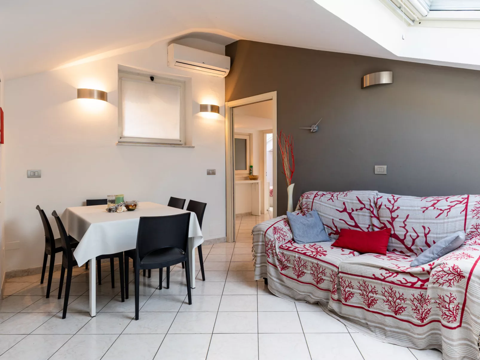 By Center and Sea-Drinnen