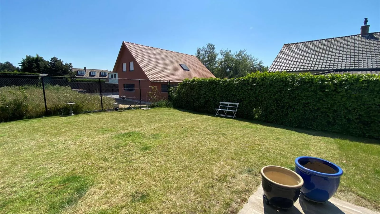 PT25 Deluxe-Gardens in summer