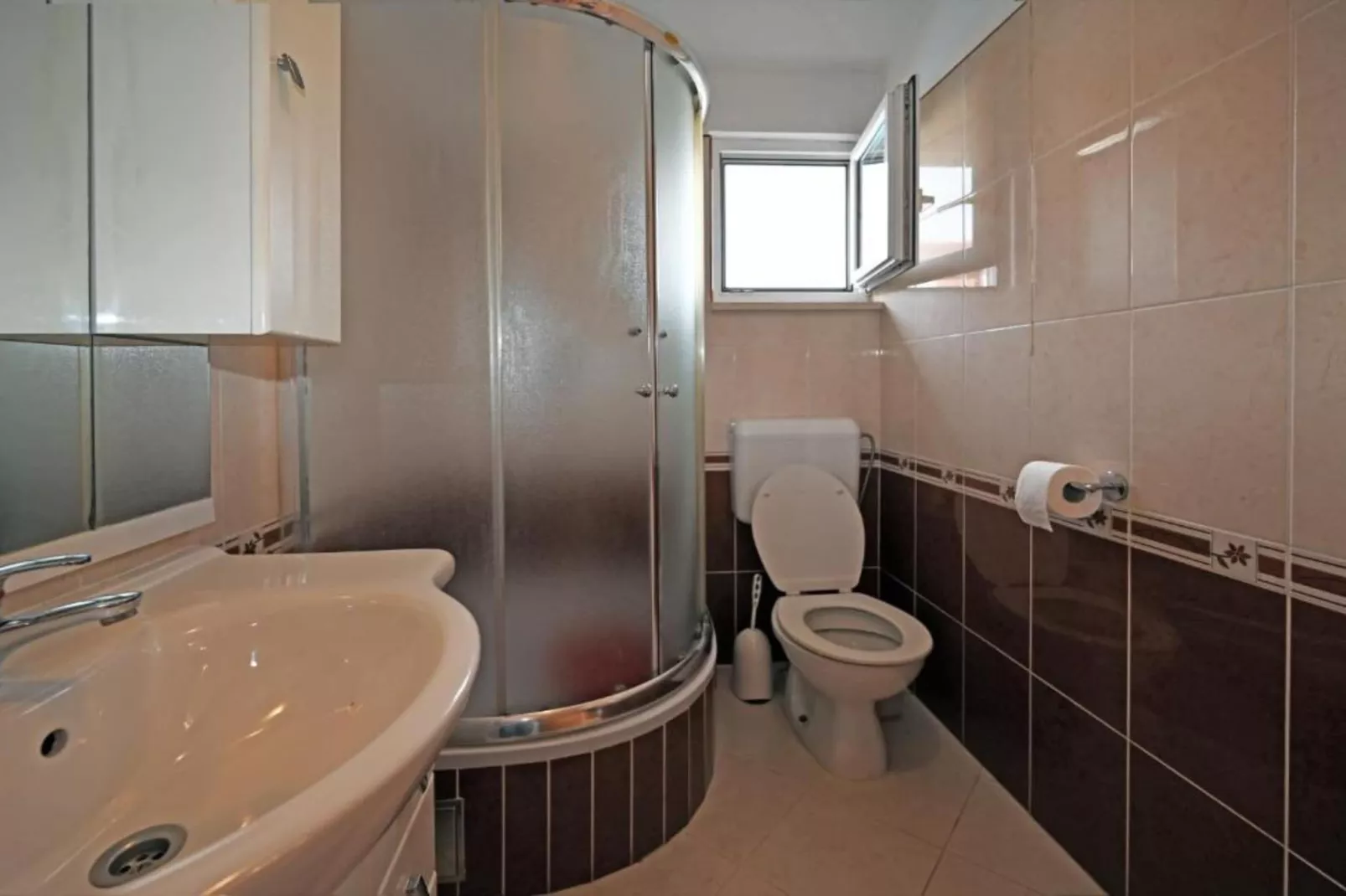 Apartments Mihovilović - 50 m from beach - One Bedroom Apartment with Terrace and Pool view (A4)-Bathroom