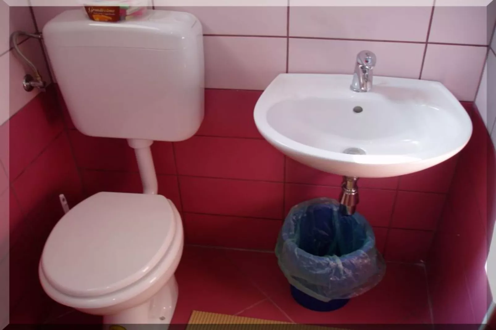 Apartments Bionda Senj - Double Room with Balcony-Badezimmer