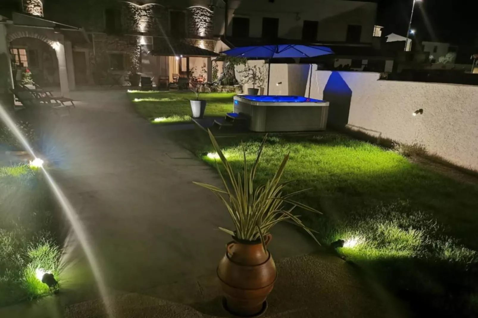 One bedroom apartment (A5)-Outdoor