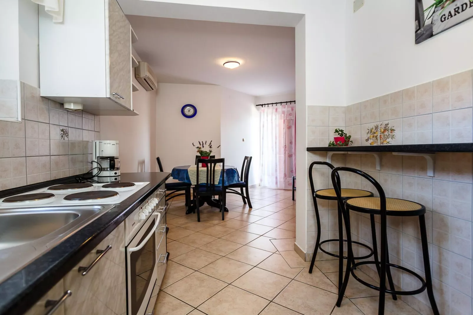 Comfortable and Sunny Krk Apartment - One Bedroom Apartment with Terrace-Küche