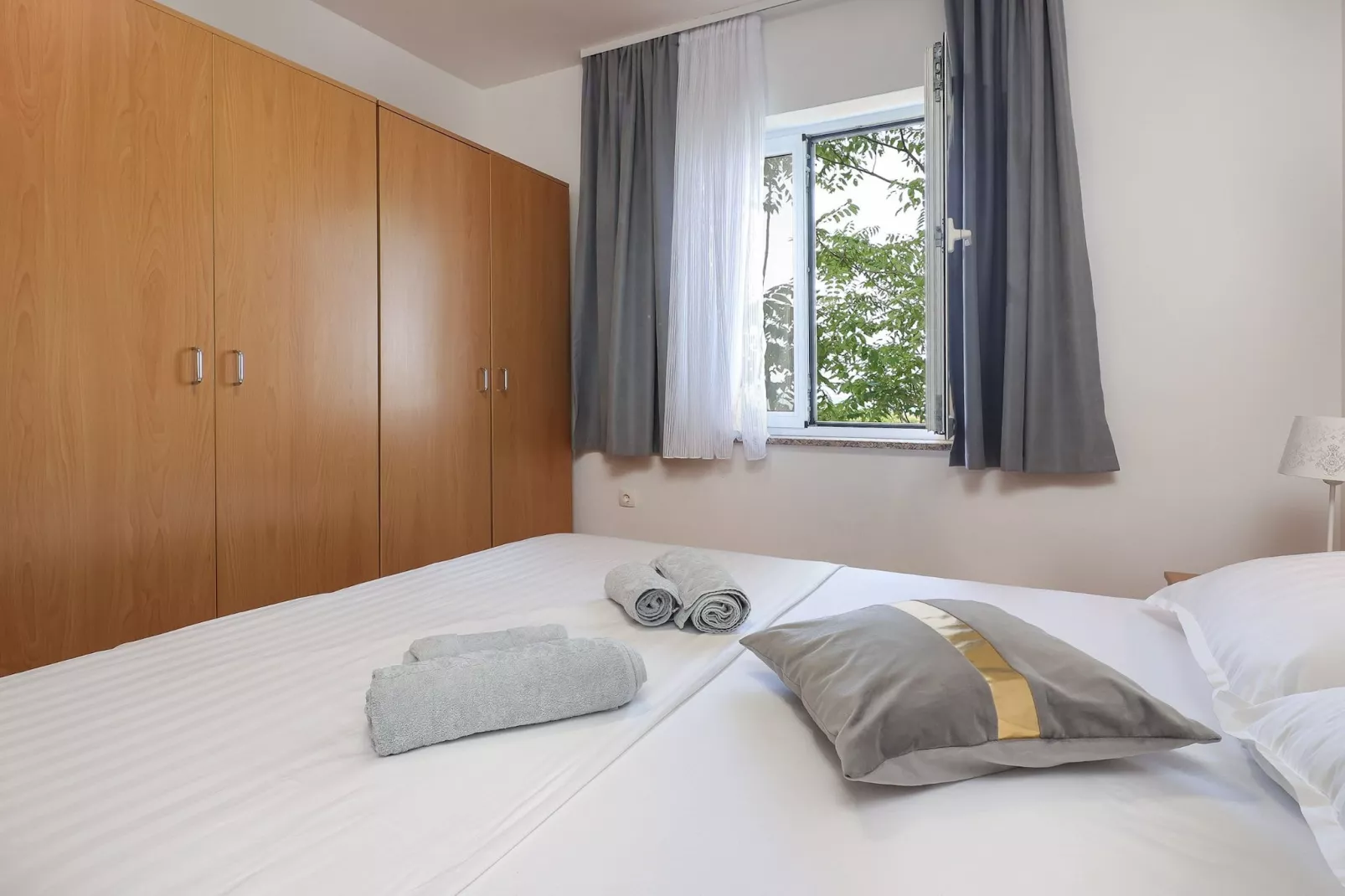 Peaceful Nature Retreat Near Krk Town with BBQ and Parking - Standard Two Bedroom Apartment-Schlafzimmer