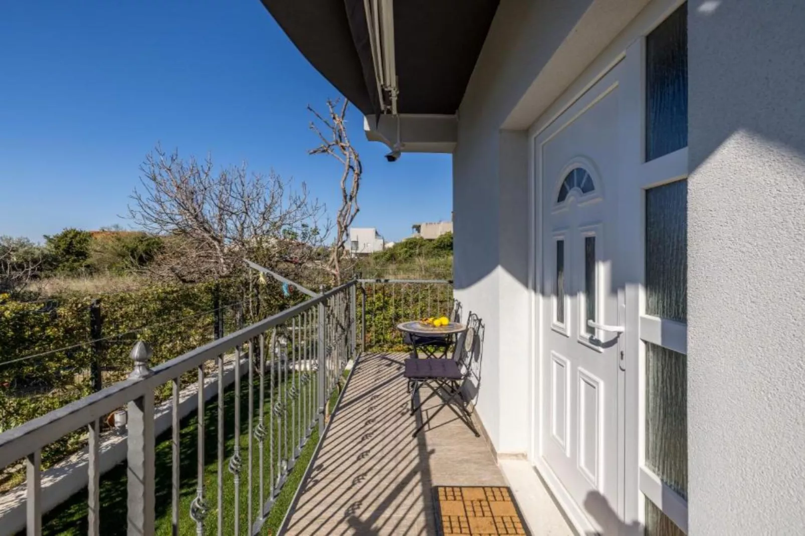One-Bedroom Apartment With Garden View