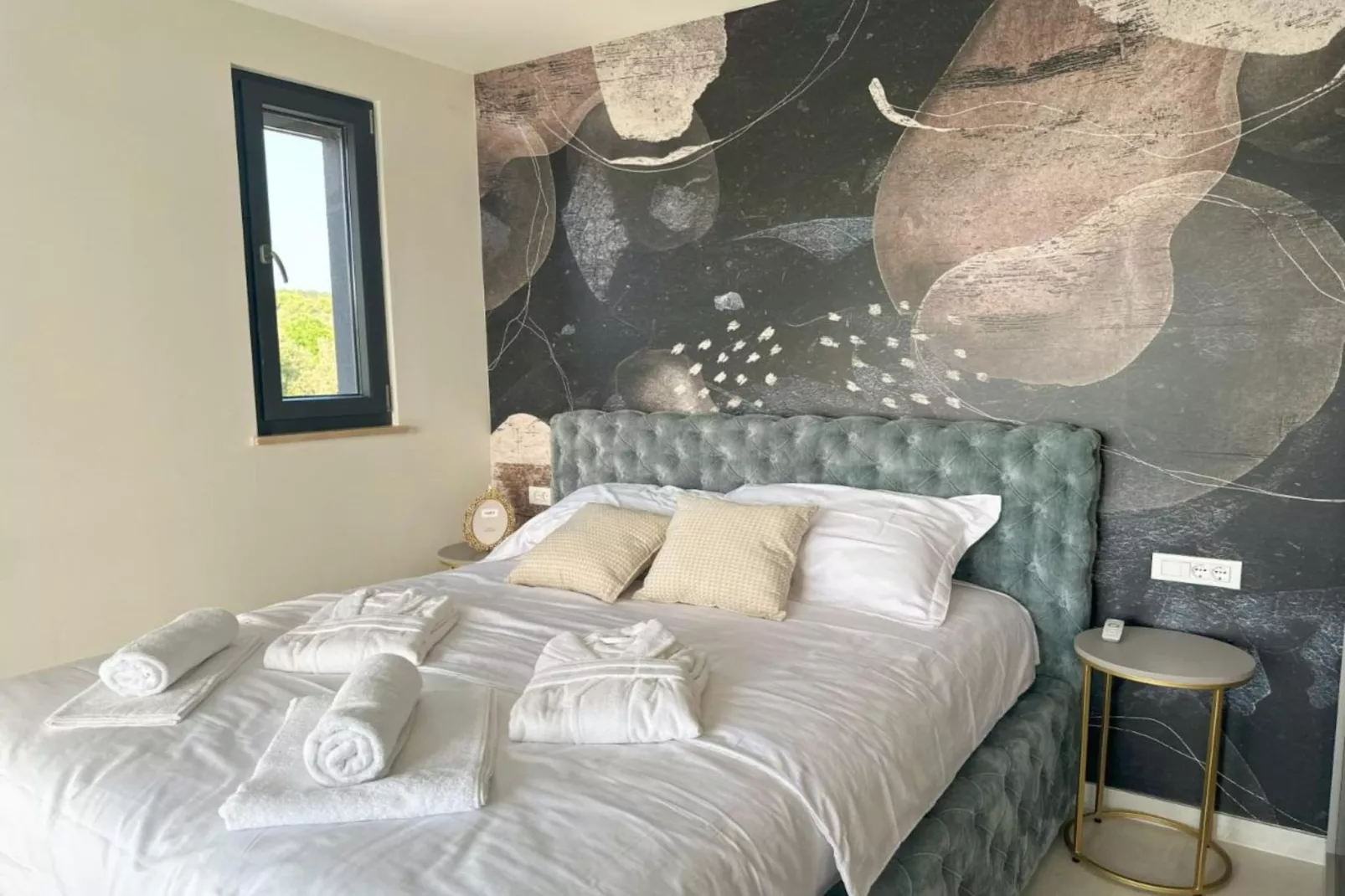 Leonarda Waterfront Residences- Three-Bedroom Penthouse with Infinity Pool (The Skyview Penthouse) - S4