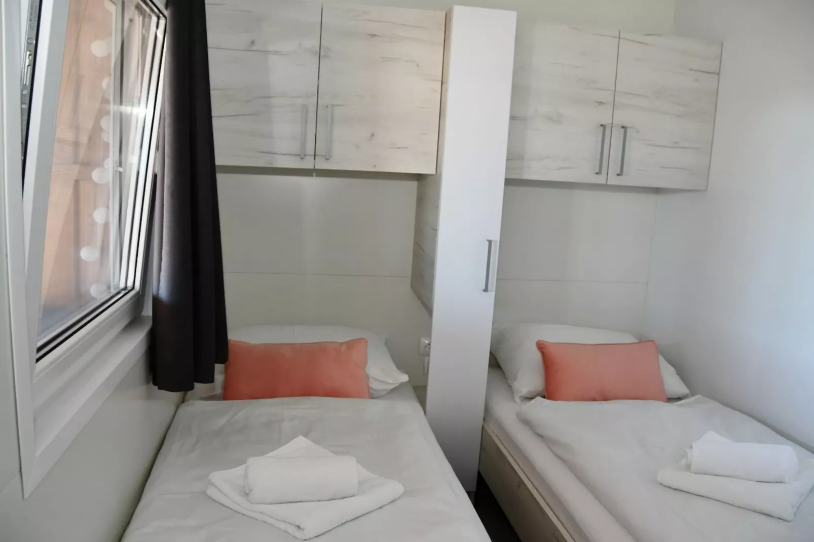 Mobile Home With Terrace And Sea View (Azzuro)-Schlafzimmer