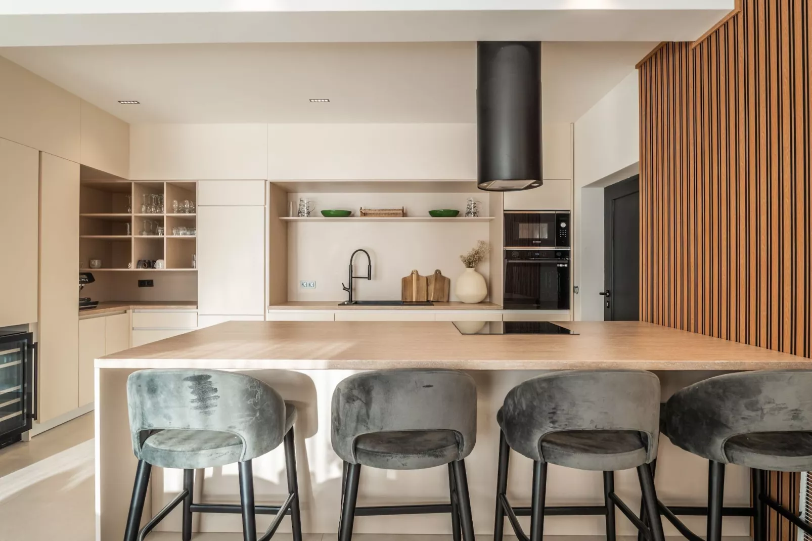 Villa Freedom - Five Bedroom House with Balcony-Dining room