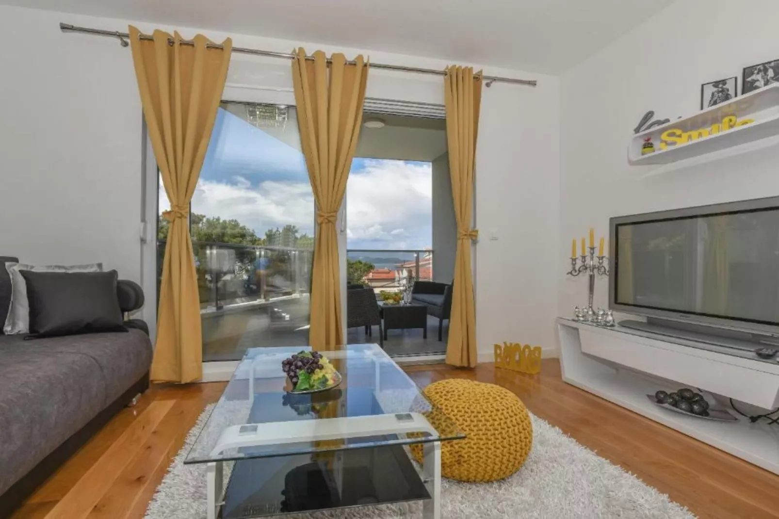 Apartment Hani 1 - One Bedroom Apartment With Balcony And Sea View-Living room