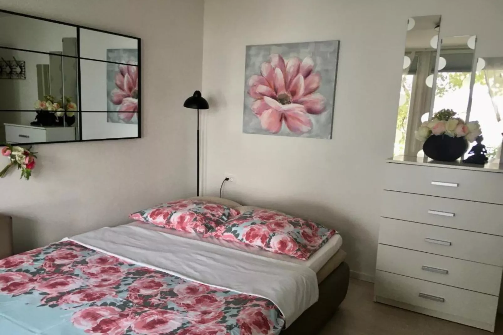 Beach House - 2m from beach - Three Bedroom House-Bedroom