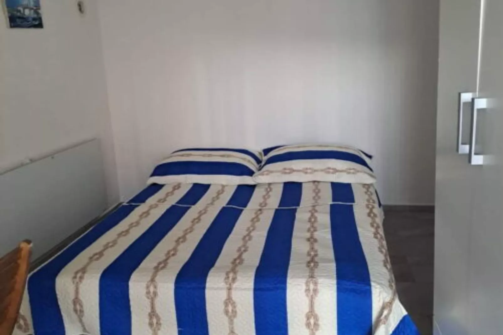 Apartments Boris Donji Karin - One Bedroom Apartment (Classic Apartment)-Schlafzimmer