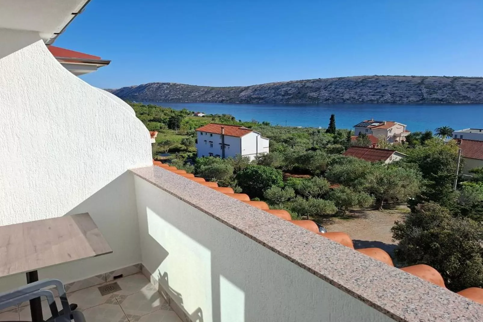 Rab Diving Mirko - One Bedroom Apartment with Sea View (3A)-Terrasse/Balkon