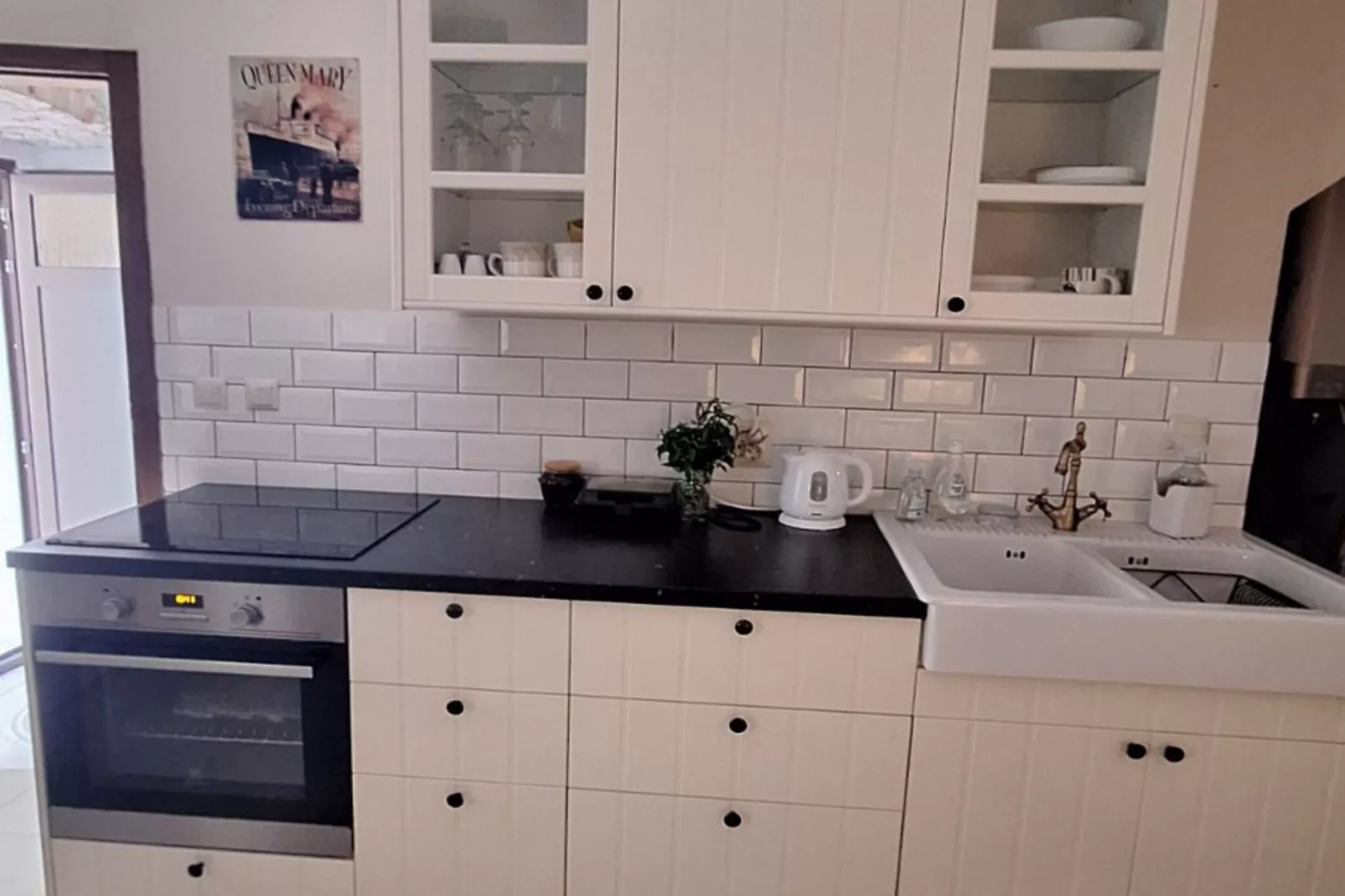 La Casa Nostra Apartments - Comfort 1 Bedroom Apt-Kitchen