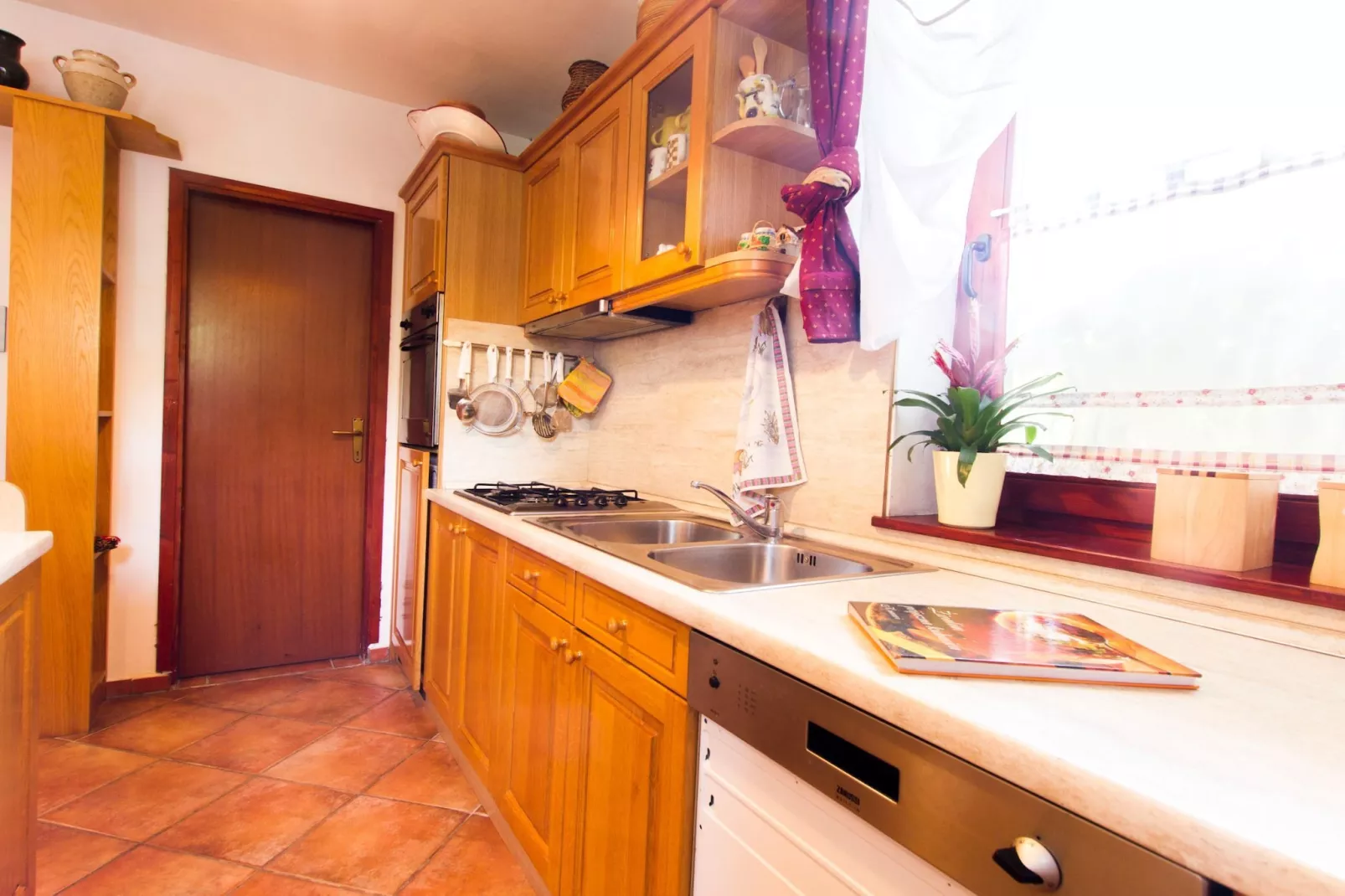 Rustic Charm Cottage Country House with Sauna - Five Bedroom  Holiday Home with Sauna-Kitchen