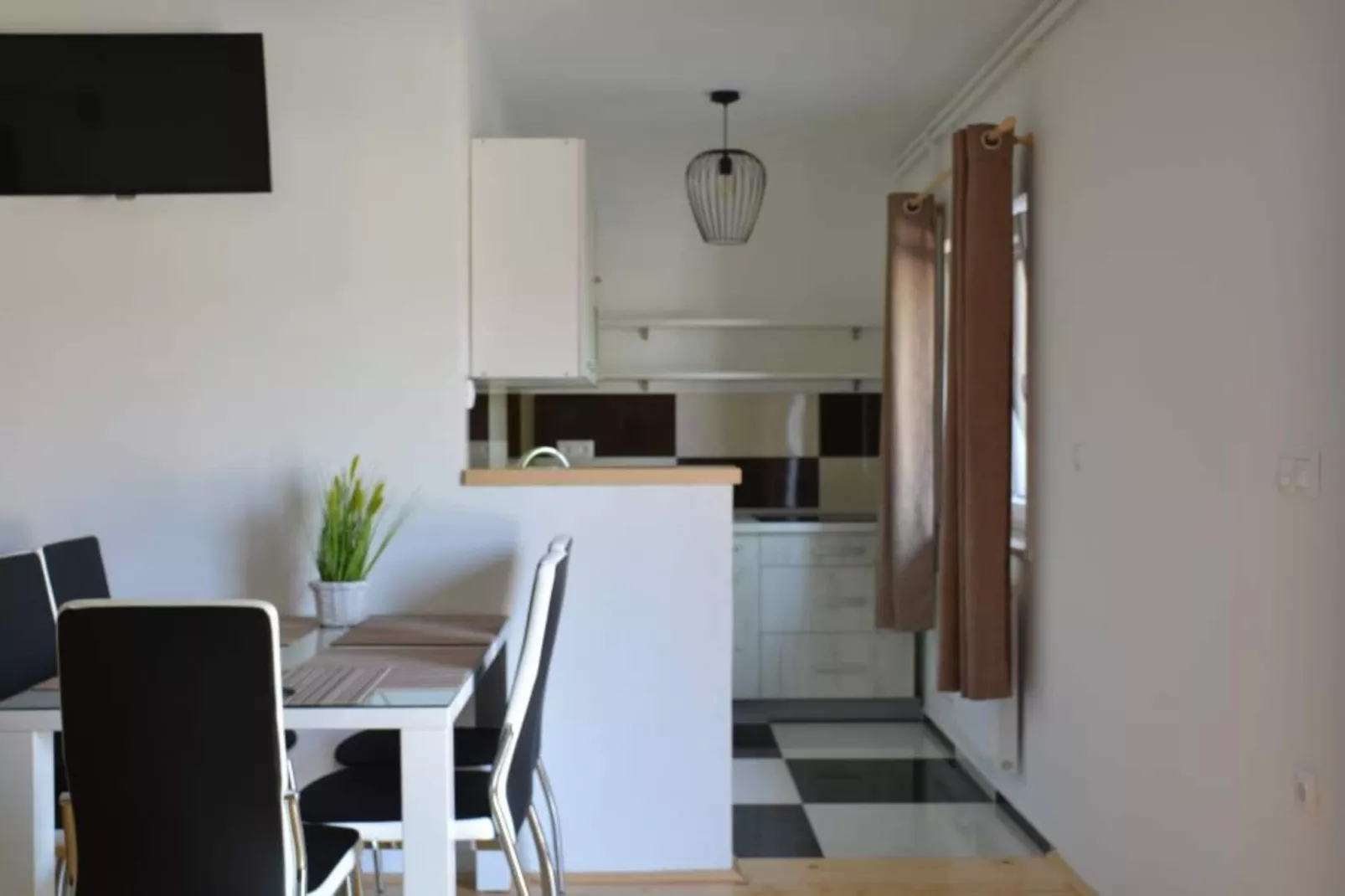 Zevnik Quiet Retreat with Stunning Views and Equestrian Activities - One Bedroom Apartment-Kitchen