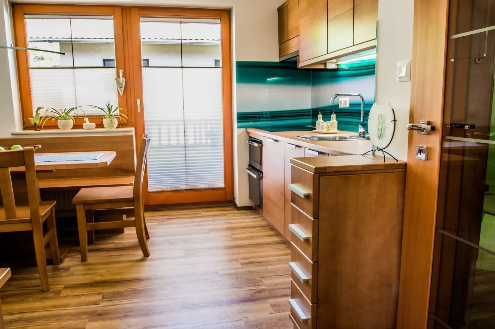 Riverside Pines Luce Apartments with Balcony - One Bedroom Apartment with Balcony (owner 2+2)-Küche